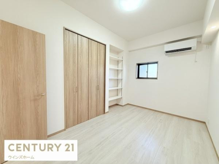 �m�� �����������F�����ƃV���v���ȃf�U�C�������̗͂m���B�N���[�[�b�g�{���I�t���ŁA�ߗނ�ו��̐������ڂ����₷���A�g������̗ǂ����K��Ԃł��B�G�A�R�������I