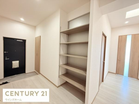 ���[ �z�[���ɂ͑�e�ʂ̉��I��ݒu���Ă���܂��B��̕�����������A���p�i�Ȃǂ������Ղ���[�ł��܂��B