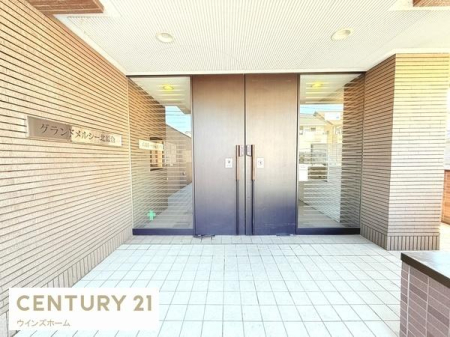 �G���g�����X ����������G���g�����X�I�������ӂ̓X�[�p�[�Ȃǂ̔������{�݂��͂��߁E����{�݂������܂��I