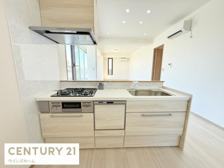 �L�b�`�� �l�C�̑Ζʎ��L�b�`���̓��r���O�A�_�C�j���O����]�ł��܂��I�L�b�`���͍�ƃX�y�[�X���L�X���Ă�����[�ɂ�����܂���I