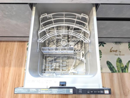 �L�b�`�� �L�b�`���ɂ̓r���g�C���H��@���������܂����B��􂢂ɔ�א��̎g�p�ʂ����Ȃ��čς݁A�������ŏ��ی��ʂ�����A��������X�b�L���I��Еt���̎�Ԃ��Ȃ���̂ŁA�H��͂������ł��܂��ˁB