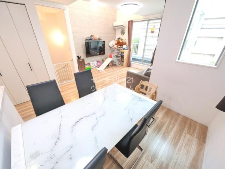 ���r���O LDK�̓��r���O�C���K�i���̗p���܂����I�O�o���鎞��A��������K�����r���O��ʂ�̂Ŏ��R�Ɗ�����킹�邱�Ƃ��ł��܂��B�u�����Ă��܂��v��u�������܁v�̐����ʂ��A���Ƒ����Ȃ���v�����j���O�ł��I