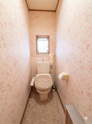 �g�C�� �g�C���͂P�E2�K�ɐݒu����Ă���A�������֍��t���̐����ȃg�C���B