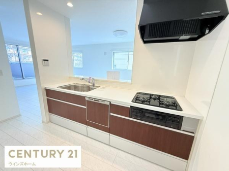 �L�b�`�� �l�C�̑Ζʎ��L�b�`���̓��r���O�A�_�C�j���O����]�ł��܂��I�L�b�`���͍�ƃX�y�[�X���L�X���Ă�����[�ɂ�����܂���I