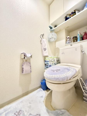 �g�C�� �㕔�Ɏ��[�X�y�[�X���m�ۂ����@�\�I�ȃg�C���B
�X�g�b�N�i�⏬�����������₷���A��Ԃ�L�����p�ł��܂��B