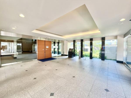 �G���g�����X �z�e�����C�N�ȃG���g�����X���r�[�B
��Ƃ肠���Ԑ݌v�Ɛ������ꂽ���͋C�����͂ł��B