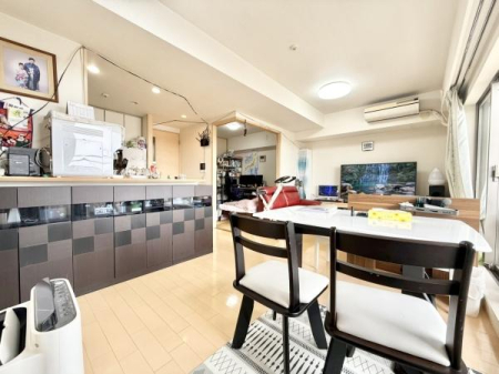 ���r���O �J�����̂��郊�r���O�_�C�j���O�B
�אڂ��鋏���ƈ�̗��p���\�ŁA��Ƃ肠���Ԃ����o���܂��B