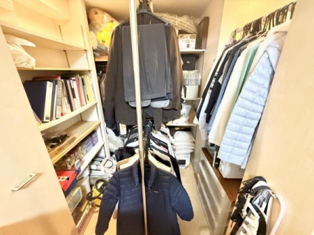 ���[ ��e�ʂ̃E�H�[�N�C���N���[�[�b�g�B
�I�ƃn���K�[�p�C�v���o�����X�悭�z�u����A�p�r���Ƃɐ������₷���݌v�ł��B