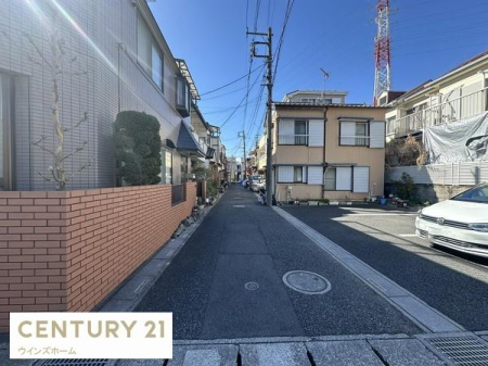 �O�ʓ��H�܂ތ��n�ʐ^ �O�ʓ��H����4���A�k��4���̊p�n�I�z������A���ʂ��ǍD�B�Ԓʂ�̏��Ȃ��ՐÂȏZ��n�B