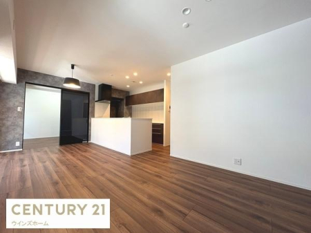 ���r���O ��16������LDK�͉Ƒ��S�����������Ƃ��낰���Ԃł��B�傫�ȑ�����͍̌������Ղ�A��������閾�邢���r���O�ł��I
