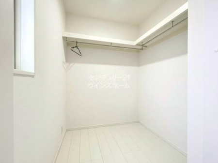 ���[ ���[�X�y�[�X�����ƑI�т̑厖�ȃ|�C���g�B�m��2�����ɃE�H�[�N�C���N���[�[�b�g��ݒu���܂����I��e�ʂ̃N���[�[�b�g�Ȃ̂ŗm�������łȂ��X�[�c�P�[�X�⏬���Ȃǂ����[�ł��܂��I��CG�ŉƍ�����������Ă��܂�