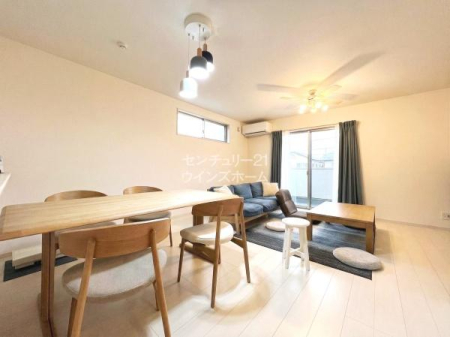 ���r���O LDK��18���Ƃ������I�����������Ȃ���Ƒ��̊炪������ΖʃL�b�`���ƃ_�C�j���O�A�����Ăʂ�����������閾�邢���r���O�������A�Ƒ��̂₳�����J���[�܂�Ԏ��ł��B��CG�ŉƍ�����������Ă��܂�