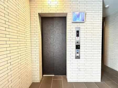 ���̑����p�� �G���x�[�^�[���̗l�q���m�F�ł��郂�j�^�[�t���ň��S�I