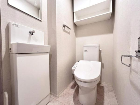 �g�C�� �㕔�Ɏ��[�X�y�[�X���m�ۂ����@�\�I�ȃg�C���B��������􂢃��j�b�g�t�ł��I�i���H�ς�CG�摜�j