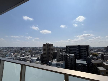 �Z�˂���̒��]�ʐ^ 12�K�Ȃ�ł͂̓�������ƒ��]�ŁA���퐶���̒��ɋC�����̂����i�F�ōʂ��Y���Ă���܂��I