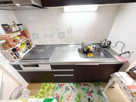 �L�b�`�� �V�X�e���L�b�`���͕Ǖt���^�C�v���̗p���܂����I�������ɏW���ł����Ԃ̂��񋟂ł��I�������������Ȃ��悤�z�u���ꂽ���K�ȃL�b�`���X�y�[�X�ƂȂ��Ă��܂��B2026�N��IH�R�����ƃ����W�t�[�h�������ρI