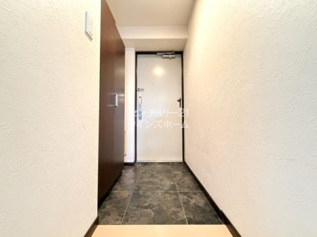 ���� �Ƃ̑���ۂ����߂�G���g�����X�͂����L���C�ɂ��Ă����������́B�����Ō��ւɂ͎��[�͂̍����V���[�Y�{�b�N�X���������܂����I���ւ̏��͑嗝�Ε��ō�����������܂��ˁI