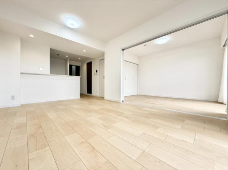 ���r���O ���R���ɕ�܂��S�n�悢��ԂŁA���X�̕�炵�����L���ɂȂ�܂��B�o���R�j�[�ɖʂ��z�����聕���ʂ��ǍD�ł��B