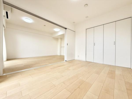 ���r���O -