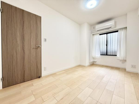 �Q�� ��6���̂�Ƃ肠�鋏���B
�N���[�[�b�g�t���Ŏ��[�͂��[�����Ă��܂��B