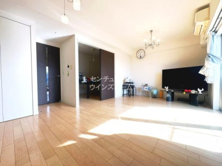 ���r���O LDK��17���Ƃ����ˌ��Ă̂悤�Ȃ�Ƃ肠�鋏�Z��Ԃ��m�ہI�V�䍂2.5m�ƊJ���I�ł��I���r���O�E�_�C�j���O�ɏ��g�[���������A���������ɂ����ł����������Ƒ������R�ƏW�܂�e���̃��r���O���������܂��B