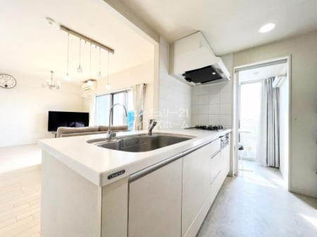 �L�b�`�� �l���嗝�΃g�b�v���̗p�����������̂���V�X�e���L�b�`���B�����������͂������Ă��鎞�����r���O�ɂ��邲�Ƒ��Ƃ̃R�~���j�P�[�V�������e�ސl�C�̑Ζʎ����̗p���܂����I��CG�ŉƍ�����������Ă��܂�