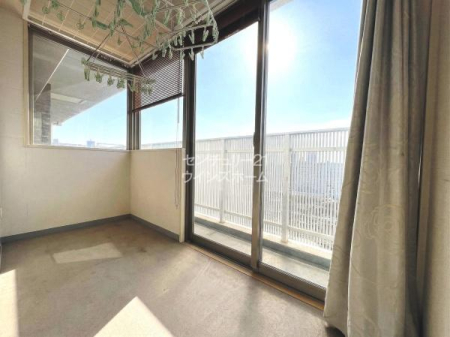 ���̑����� �L�b�`���e���X�t���I�㕔�Ƀn���K�[�|��������̂ŃT�����[���Ƃ��Ďg���܂��I�z���̎˂����ޖ��邢��ԂȂ̂ŁA�����ڂ�����܂�����e�B�[�^�C�����y���߂܂��B��CG�ŉƍ�����������Ă��܂�