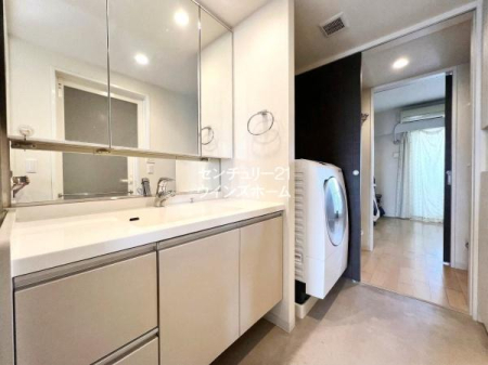 ���ʑ�E���ʏ� ���ʉ��ϑ�͎g������̗ǂ��O�ʋ��^�ł��B���̌��ɂׁ͍X�������̂����[�ł��X�b�L���Ƃ������ʉ��������I���ʃ{�E���̃T�C�h�ɂ̓h���C�G���A������Ό��Ȃǂ�u���Ă����܂��I��CG�ŉƍ�����������Ă��܂�