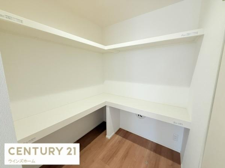 ���̑����� �L�b�`�����̃t���[�X�y�[�X�͑�e�ʁ��g�����F�X�I�J�E���^�[�ɕ���u������A�Ǝ��X�y�[�X����[�ɂƂ��ē����D���ȗp�r�ł��g�����������܂��B