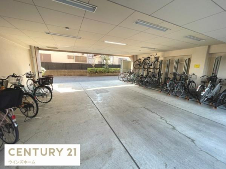 ���̑����p�� �����t���̒��֏�Ɏ��]�Ԃ��߂邱�Ƃ��ł��܂��I2��܂Ŗ����@3��ڂ���100�~�i���z�j