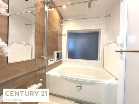 ���� ���̖Z�������ԂɃV�����[�����Ȃ���j���[�X��V�C�\����m�F������A����̔����������Ɩ����Ȃ���TV���݂���B���X�̐����ɑ��ʂ̗���TV�����p���������B