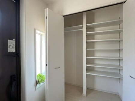 ���� �L�X�Ƃ����V���[�Y�C���N���[�[�b�g�ŁA���ւ͂��ł��������萴���B��e�ʂ̉��I�Ǝ��[�X�y�[�X���A�Ƒ��̕�炵���X�}�[�g�ɐ����܂��B�yAI�ɂ��󎺉��H�����A�������������摜�ł��z