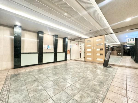 �G���g�����X �������̂���G���g�����X�I�������ӂ̓X�[�p�[�Ȃǂ̔������{�݂��͂��߁E����{�݂������܂��I