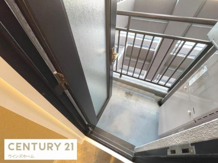 �o���R�j�[ �L�b�`���A�����h���[���[�����璼�ڃA�N�Z�X�ł���o���R�j�[�B�i�{�[���⎑�����݂̈ꎞ�u����Ƃ��Ă����g�����������܂��B