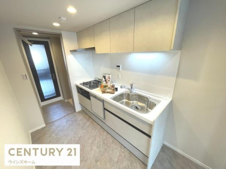 �L�b�`�� �V�K�����ς̃X�^�C���b�V���ȃV�X�e���L�b�`���́A���[�͂Ƌ@�\�������˔����A�������y�����Ȃ��ԁB�o���R�j�[�֒��ڃA�N�Z�X�ł���h�A������A���邭���C�����₷���ł��I