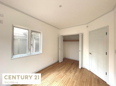 �m�� 2�ʍ̌��̖��邢�m���B�Q���ɂ��q�������ɂ��҂�����ł��I