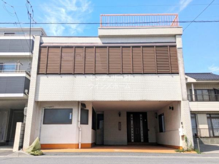 ���n�O�ώʐ^ �y�n�͖�50�؂̍L�X�Ƃ������`�n�I�S�����őϋv���E�ϐk���ɗD�ꂽ2�K����5LDK�ł��I�J�[�X�y�[�X�͕���2�䕪����܂��I���Ђɂă��t�H�[���̂���Ă��������܂��̂ŁA���C�y�ɂ��₢���킹���������B