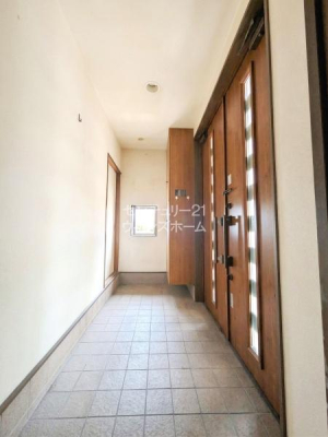 ���� ���ւ̓��r���O�Ə�R�[�i�[��2��������o����ł��܂��I�y�ԃX�y�[�X�������ɍL���Ƃ��Ă���̂Ńx�r�[�J�[�Ȃǂ��u���Ă��������ł��B