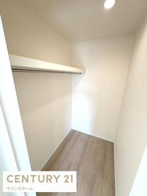 ���[ ��e�ʂ̃E�H�[�N�C���N���[�[�b�g�B
�I�ƃn���K�[�p�C�v���o�����X�悭�z�u����A�p�r���Ƃɐ������₷���݌v�ł��B