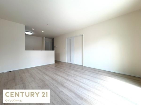 ���r���O ���邭�J���I�ȃ��r���O�����́B���R���ɕ�܂��S�n�悢��ԂŁA���X�̕�炵�����L���ɂȂ�܂��B