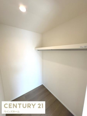 ���[ ��e�ʂ̃E�H�[�N�C���N���[�[�b�g�B
�I�ƃn���K�[�p�C�v���o�����X�悭�z�u����A�p�r���Ƃɐ������₷���݌v�ł��B