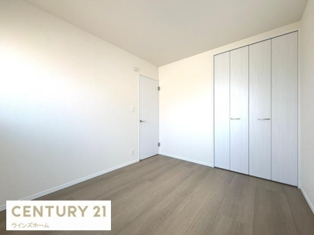 �m�� 2�ʍ̌��̃V���v���ȗm����5.25���B�N���[�[�b�g�����ł��I