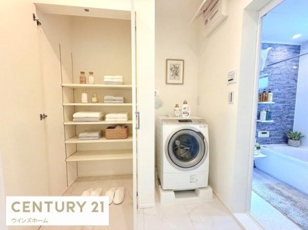 ���ʑ�E���ʏ� ���ʎ��ɂ́A�����̈ߗނ�^�I�����X�b�L�����[�ł���u���l���X�y�[�X�v���ݒu����A���K�ȃT�j�^���[��Ԃ����������܂��I��AI�ɂ�菬���Ȃǂ��������Ă���܂��B