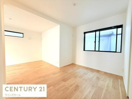 ���r���O�ȊO�̋��� 11.2���̔[�˂͎��[�X�y�[�X�Ƃ��Ă��A�����Ƃ��ĉƑ����߂����������ɂ��Ă�OK�I�d�؂������2�����ɕ����Ă����g�����������܂��B�N���[�[�b�g2�J���t���Ŏ��[���^�b�v���m�ۂ���Ă��܂��I