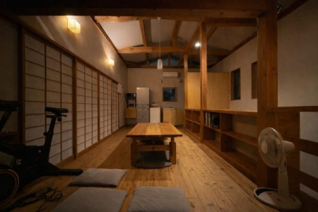 ���r���O �؂̍���ɕ�܂�Ȃ���A�Ƒ��Ƃ������߂����ґ�Ȏ��ԁB�_�炩�ȓ��肪�����肠���Ԃ����o���A�S���炮��炵�������܂��B��CG�ŏ����������Ă���܂�