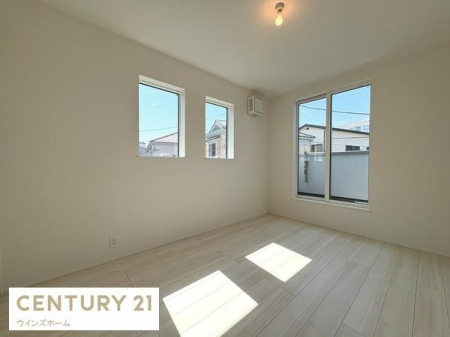 �m�� �o���R�j�[�ɖʂ���6���m���B��������ǍD�ȊJ���I�ȕ��͋C�ŁA���[�t���̂������͂��q�l�̕׋����̃X�y�[�X�Ƃ��Ċ���ԈႢ�Ȃ��I