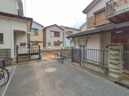 �O�ʓ��H�܂ތ��n�ʐ^ -