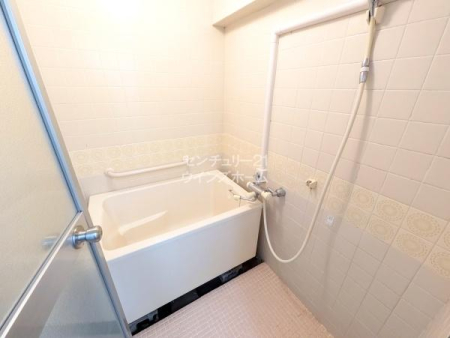 ���� �o�X���[���͐g�̂�􂤂��߂����̏ꏊ�ł͂Ȃ�����̔���������났�̏ꏊ�ɂ��Ȃ�܂��B�������̂��闁���ŉ��K�ȃo�X�^�C�������y���݂��������I