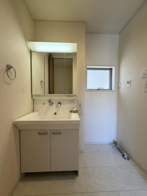 ���ʑ�E���ʏ� �O�ʋ���������[���L�x�ɐ݂���ꂽ���ʎ��́A�^�I������p�i���������萮�����₷���A�����̐g�x�x�����K�Ɏx���Ă����g������̗ǂ���Ԃł��B