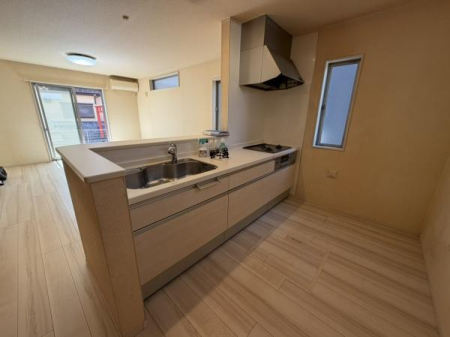 �L�b�`�� �X�^�C���b�V���ȃV�X�e���L�b�`���́A���[�͂Ƌ@�\�������˔����A�������y�����Ȃ��ԁB���r���O�ƂȂ��郌�C�A�E�g�����͂ł��I